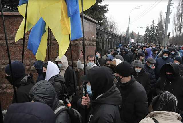 Многочисленный митинг под окнами суда сорвал рассмотрение дела по "организаторам массовых протестов"