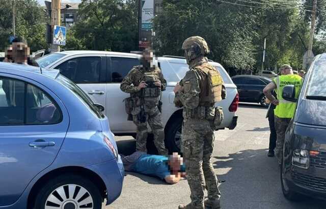 У Запоріжжі викрили очільника благодійного фонду та його спільника, які допомагали ухилянтам уникнути службу
