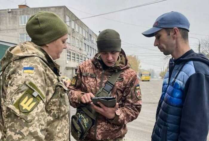 Співробітників Голосіївського РТЦК Києва та співучасників узято під варту, - ДБР