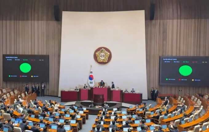 Парламент Південної Кореї скасував воєнний стан після протестів і політичного конфлікту