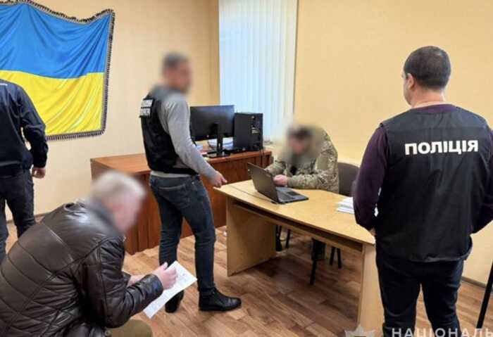 13 військових посадовців отримали підозру за незаконне нарахування понад 13 млн гривень