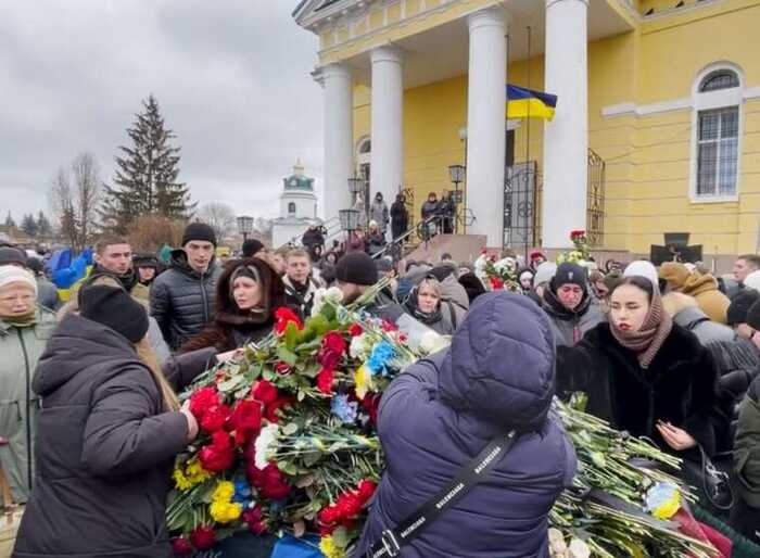 "Пацани, дуже вас не вистачатиме": у Прилуках поховали "Вовків да Вінчі" Євгенія Профатілова та Дениса Ткаченка