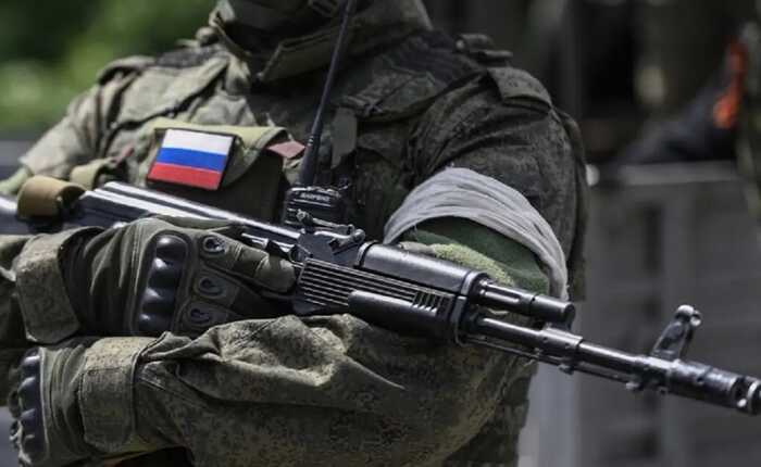 Росіяни почали перевозити нові військові автомобілі у розібраному стані