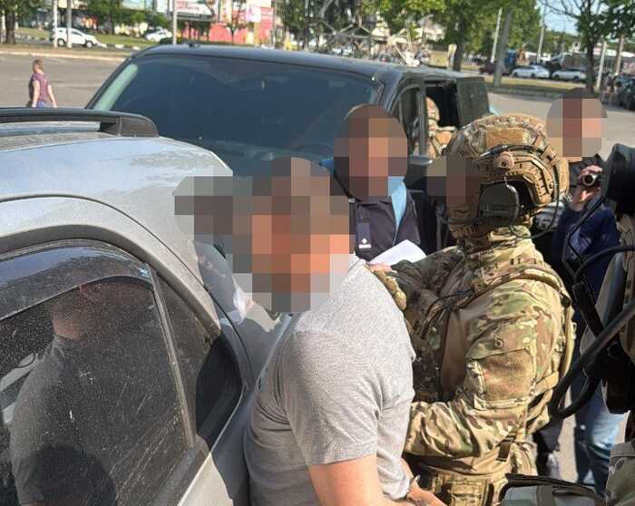 ДБР викрило військових, які вимагали хабарі за повернення із СЗЧ без юридичних наслідків для бійців