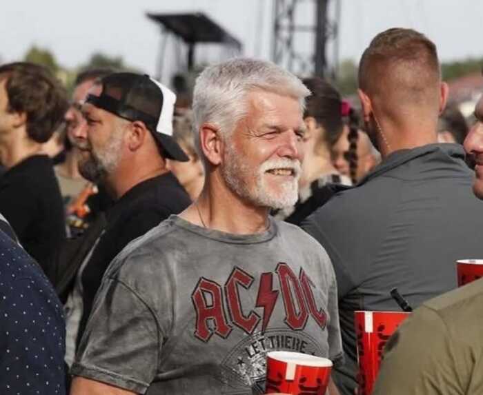 Президента Чехії Петра Павела помітили на концерті AC/DC у Празі