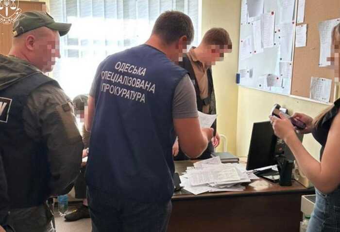 Викрито 4 офіцерів ЗСУ , які взяли на службу 60 "мертвих душ" і завдали збитків на 7,7 мільйонів