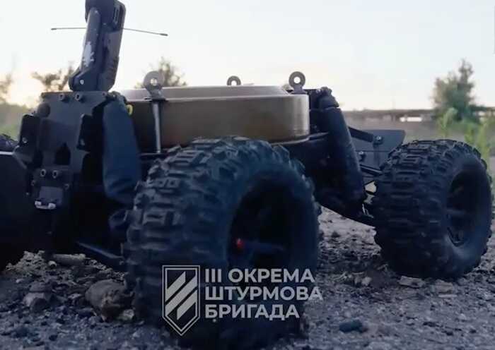 Вперше в історії наземні роботи ЗСУ прорвали оборону ворога та взяли полонених