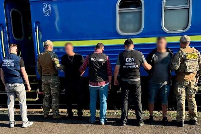 Працівник «Укрзалізниці» організував незаконне переправлення чоловіків за кордон