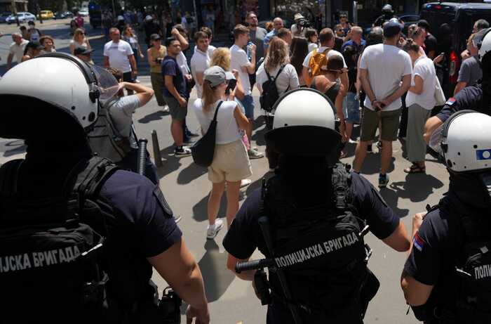 Сербія охоплена протестами: поліція проводить затримання, є поранені