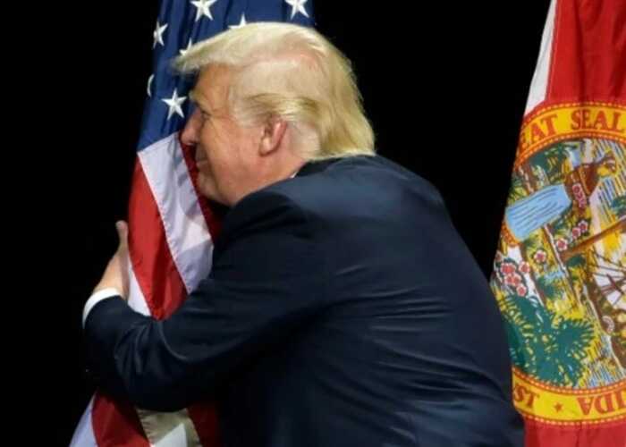 Трамп узаконив переслідування за спалення прапора США