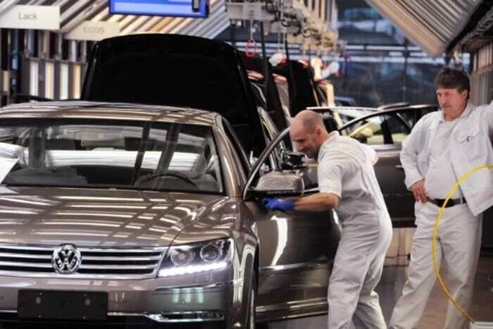 Німецький автопром скоротив понад 50 тисяч робочих місць через електромобілі та мита